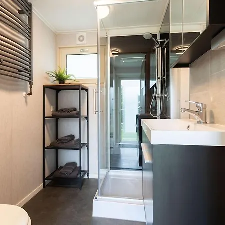 Peaceful With Free Parking And Bikes