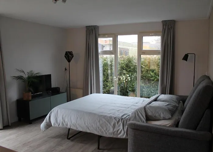 Chalet Peaceful With Free Parking And Bikes