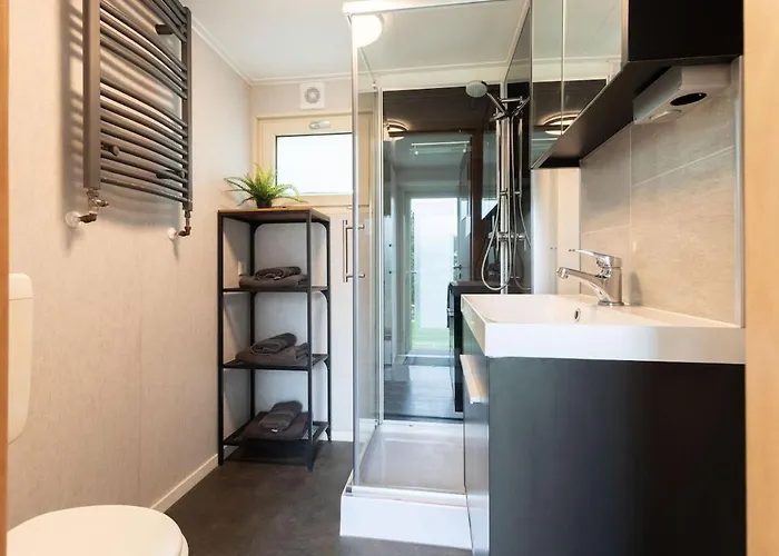 Peaceful With Free Parking And Bikes